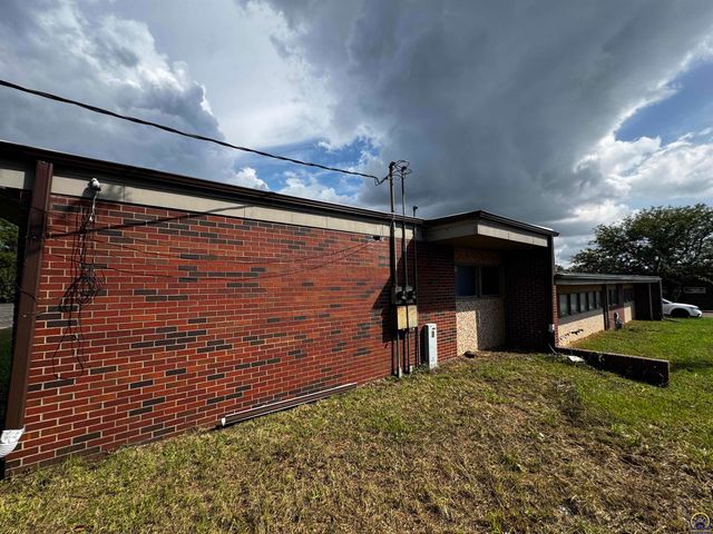 420 SW 33rd ST, Topeka, KS 66611