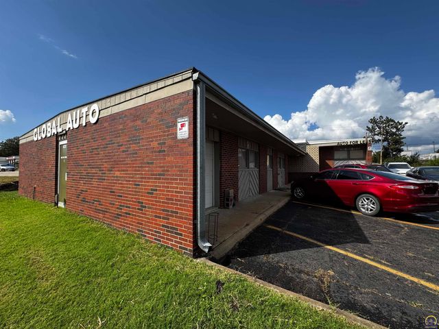 420 SW 33rd ST, Topeka, KS 66611