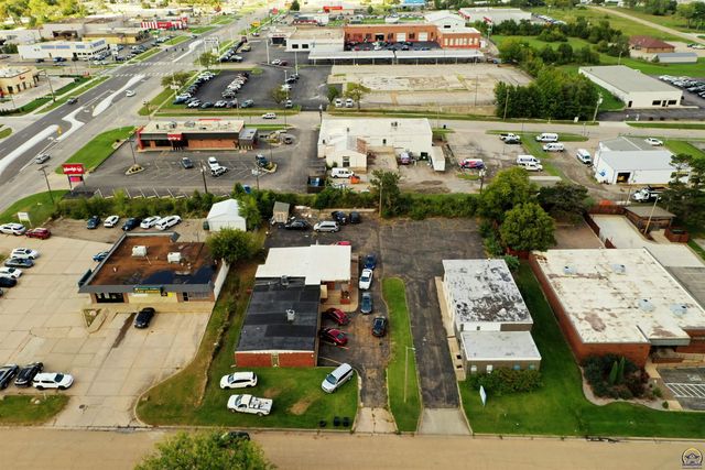 420 SW 33rd ST, Topeka, KS 66611