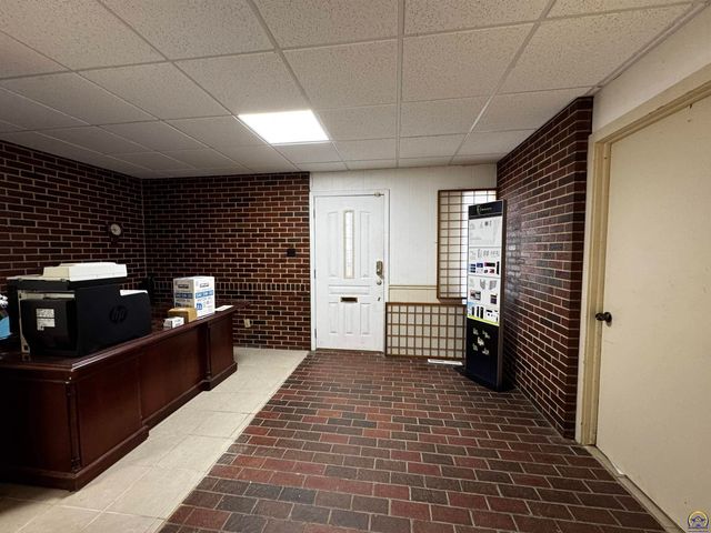 420 SW 33rd ST, Topeka, KS 66611