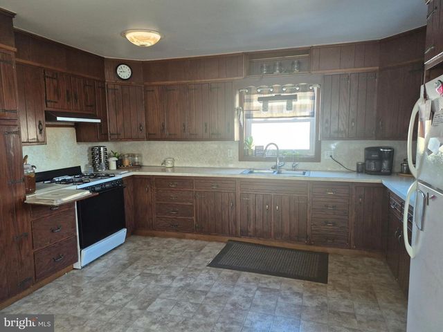 5097 OLD PHILADELPHIA PIKE, Kinzers, PA 17535