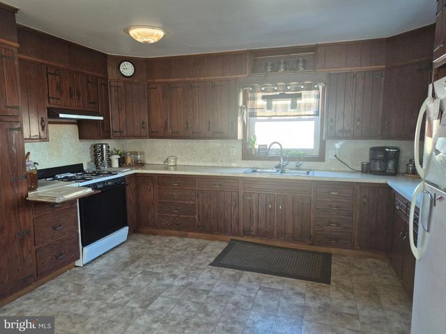 5097 OLD PHILADELPHIA PIKE, Kinzers, PA 17535