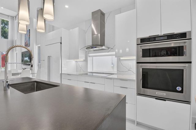 5835 NW 42nd Terrace, Boca Raton, FL 33496