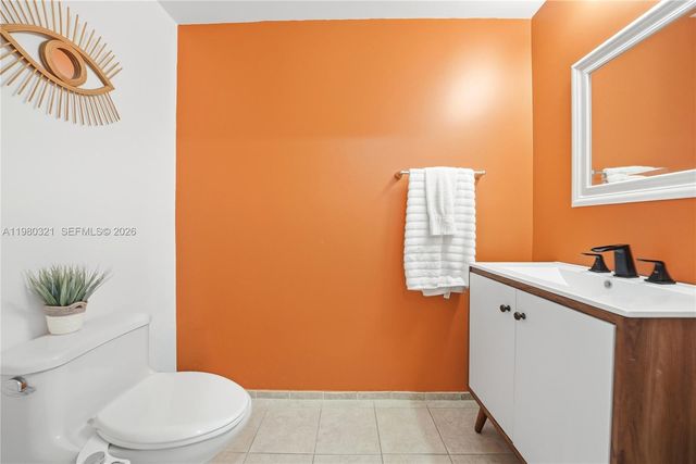 60 SW 13th St 4414, Miami, FL 33130