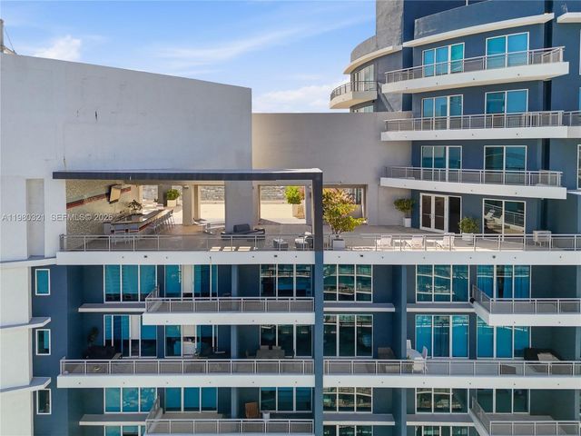 60 SW 13th St 4414, Miami, FL 33130