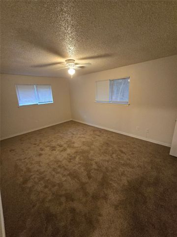 412 N Lyndalyn Avenue N, Desoto, TX 75115