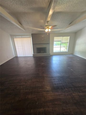 412 N Lyndalyn Avenue N, Desoto, TX 75115