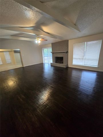 412 N Lyndalyn Avenue N, Desoto, TX 75115