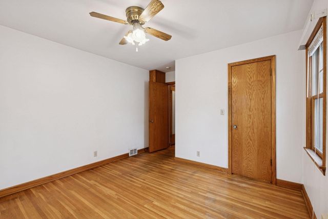 869 Iowa Avenue W, Saint Paul, MN 55117