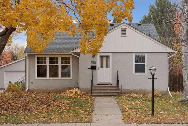 869 Iowa Avenue W, Saint Paul, MN 55117