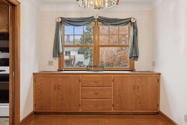 869 Iowa Avenue W, Saint Paul, MN 55117