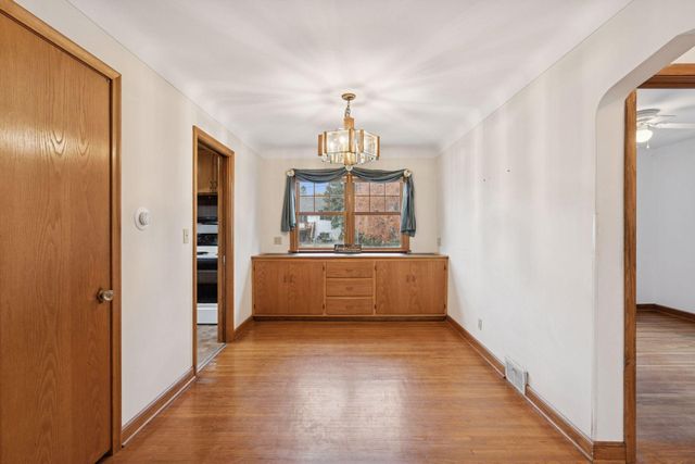 869 Iowa Avenue W, Saint Paul, MN 55117