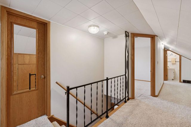 869 Iowa Avenue W, Saint Paul, MN 55117