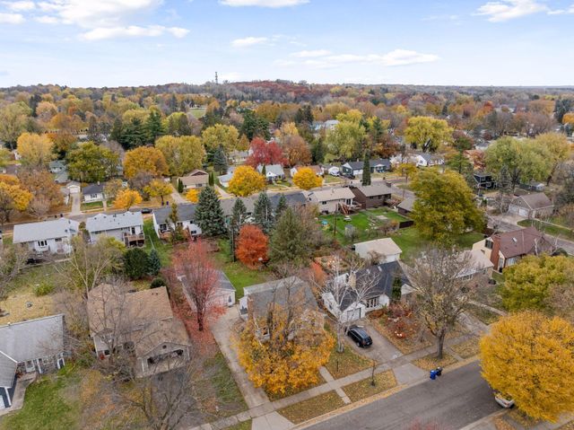 869 Iowa Avenue W, Saint Paul, MN 55117