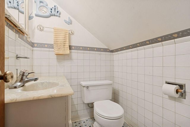 869 Iowa Avenue W, Saint Paul, MN 55117