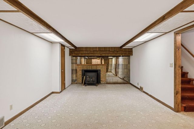 869 Iowa Avenue W, Saint Paul, MN 55117