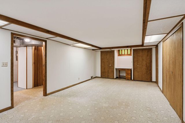 869 Iowa Avenue W, Saint Paul, MN 55117