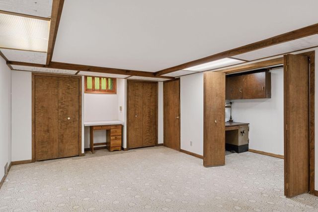 869 Iowa Avenue W, Saint Paul, MN 55117