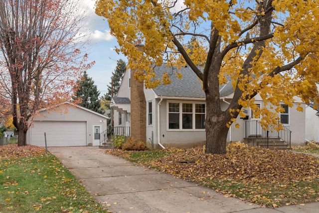 869 Iowa Avenue W, Saint Paul, MN 55117