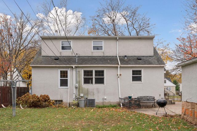 869 Iowa Avenue W, Saint Paul, MN 55117