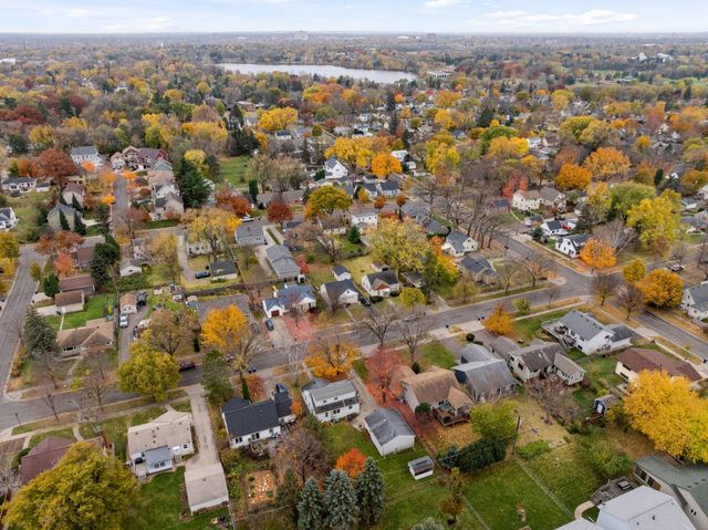 869 Iowa Avenue W, Saint Paul, MN 55117