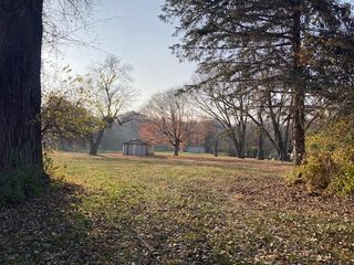 6676 NW Waukomis Drive, Kansas City, MO 64151