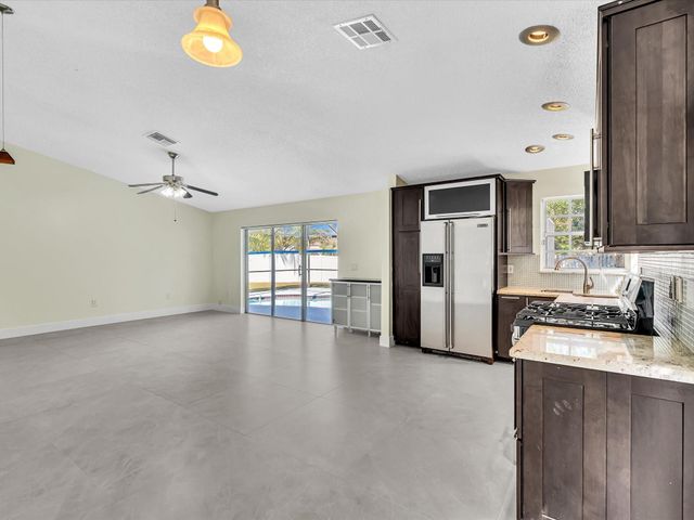 13400 NW 5th Ct, Plantation, FL 33325