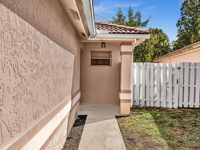 13400 NW 5th Ct, Plantation, FL 33325