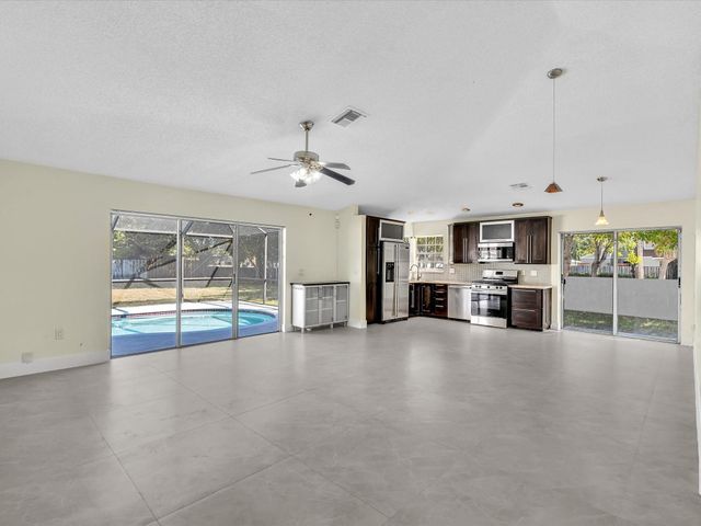 13400 NW 5th Ct, Plantation, FL 33325