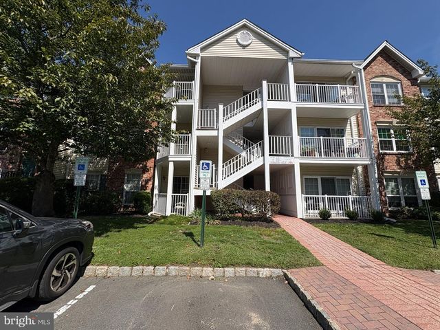 32 VERSAILLES CT, Hamilton, NJ 08619