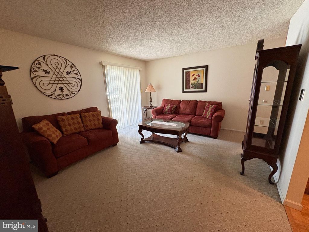32 VERSAILLES CT, HAMILTON, NJ 08619 — photo 2