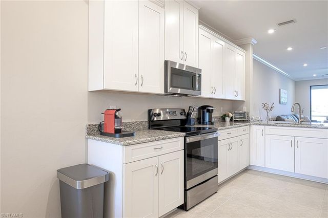 9365 Pocida CT 102, Naples, FL 34119