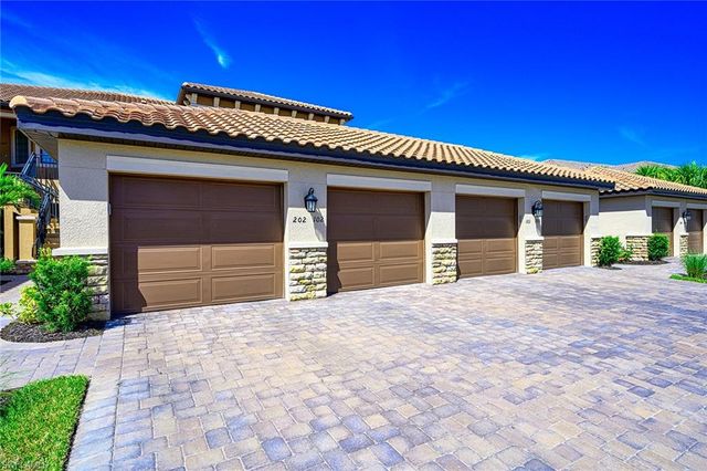 9365 Pocida CT 102, Naples, FL 34119
