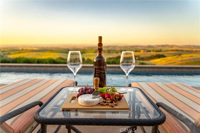 4550 Almond, Templeton, CA 93465