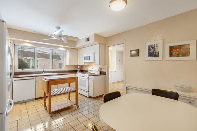 232 Arrowwood Drive, Northbrook, IL 60062