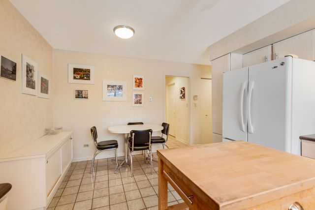 232 Arrowwood Drive, Northbrook, IL 60062