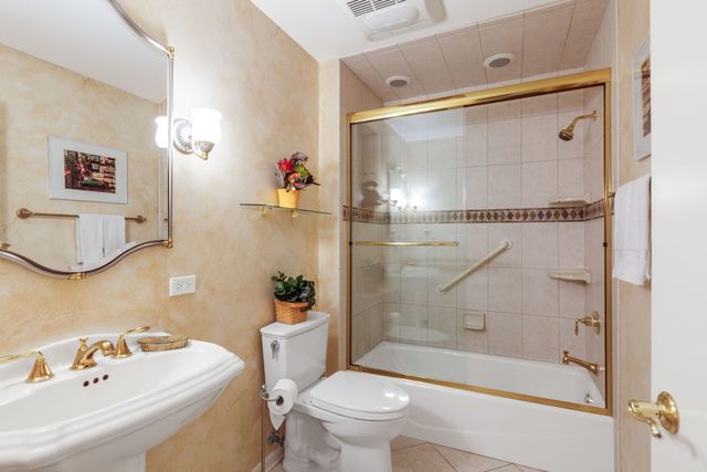 232 Arrowwood Drive, Northbrook, IL 60062