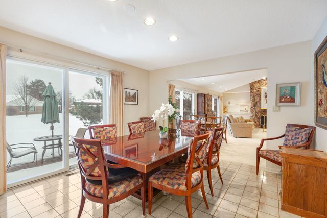 232 Arrowwood Drive, Northbrook, IL 60062