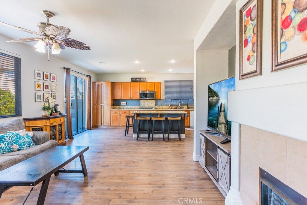 Image 10 of property listing at 2415 Foxtail, Palmdale, CA 93551