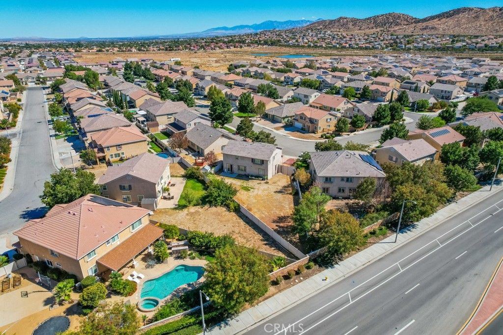 Image 45 of property listing at 2415 Foxtail, Palmdale, CA 93551