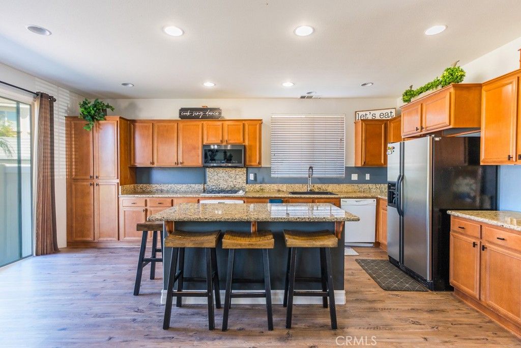 Image 5 of property listing at 2415 Foxtail, Palmdale, CA 93551