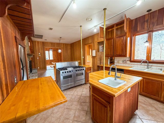 322 Wild Wood Drive, Decatur, TX 76234