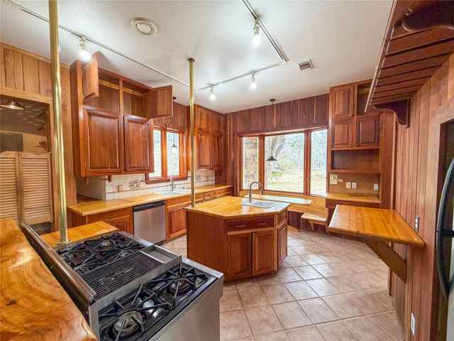 322 Wild Wood Drive, Decatur, TX 76234