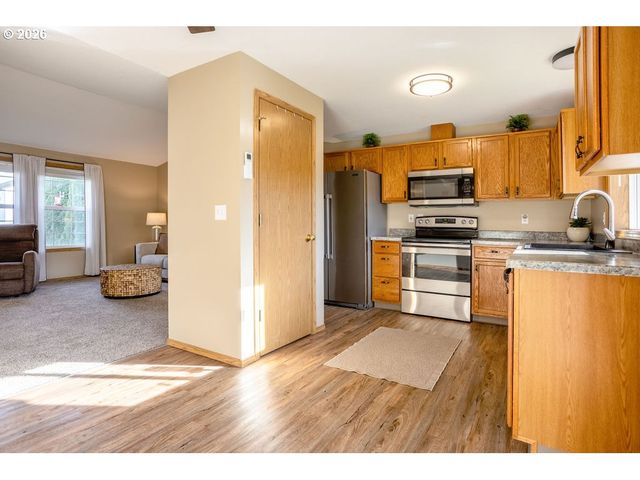 194 BOARDWALK Way, Kelso, WA 98626