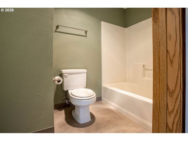 194 BOARDWALK Way, Kelso, WA 98626