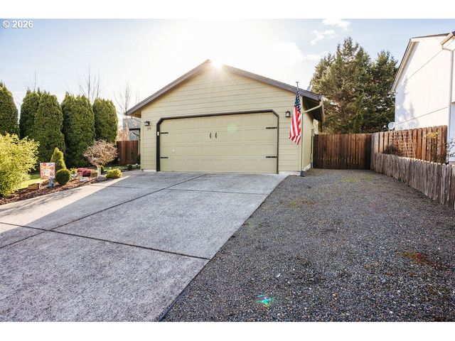 194 BOARDWALK Way, Kelso, WA 98626