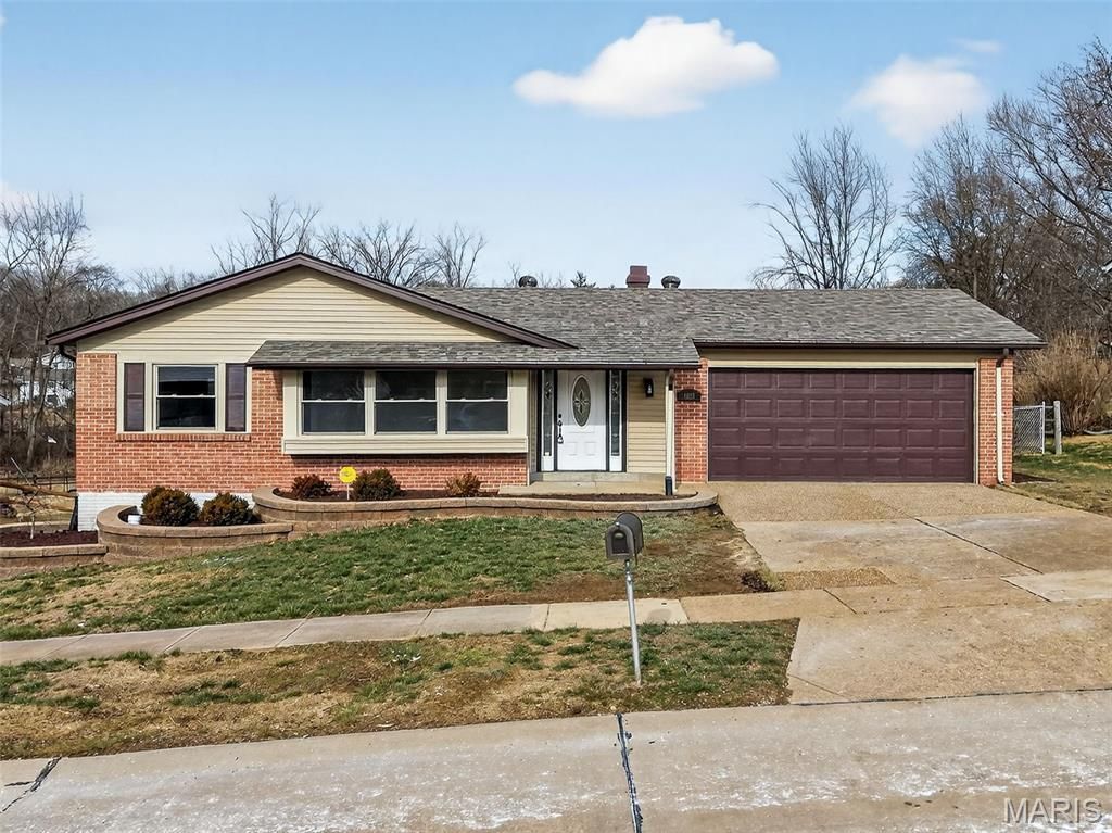 4815 Brookton Way, St Louis, MO 63128