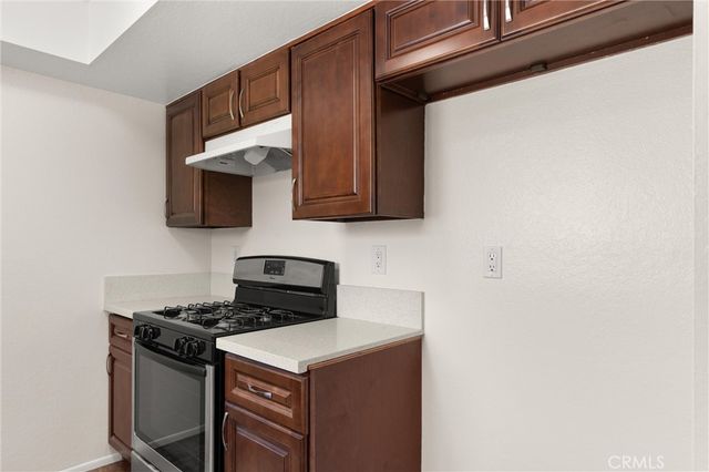 18961 Florida Street 8, Huntington Beach, CA 92648