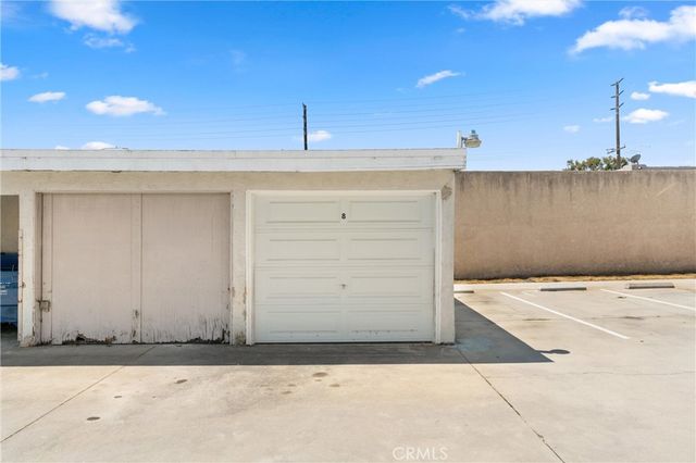 18961 Florida Street 8, Huntington Beach, CA 92648