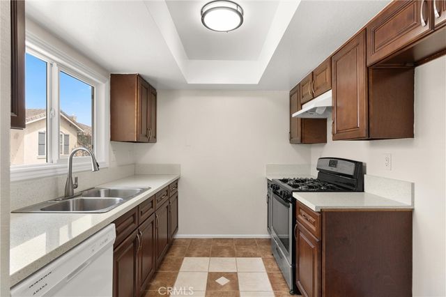 18961 Florida Street 8, Huntington Beach, CA 92648